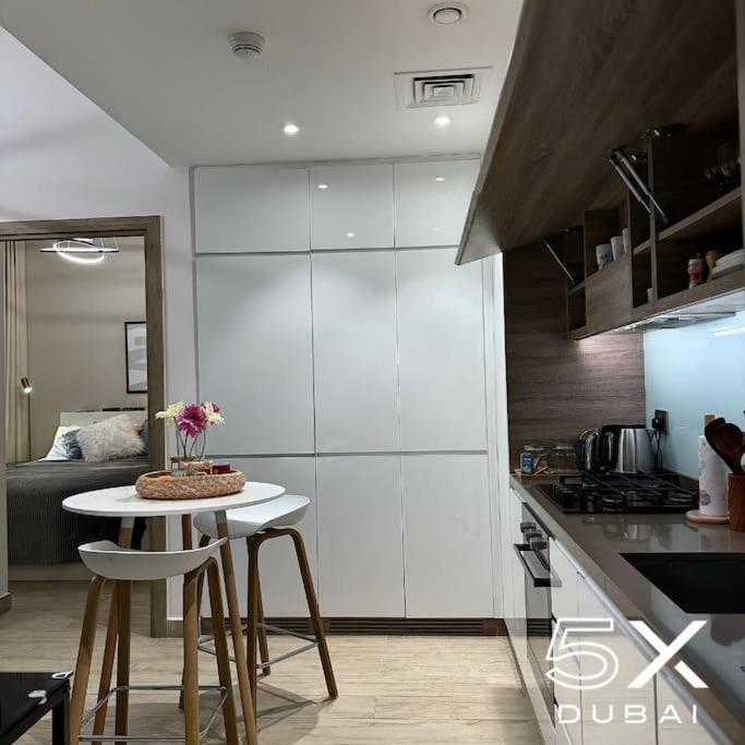 Fivex Modern 1 Bedroom With Sea View Apartment Dubai