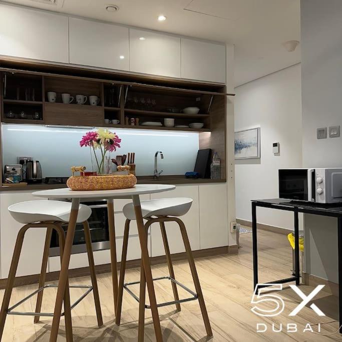 Apartment Fivex Modern 1 Bedroom With Sea View Dubai